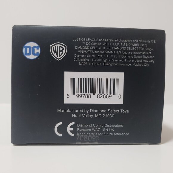 Justice League Vinimates Battle Damaged Batman Exclusive Vinyl Figure Toy - Picture 5 of 5